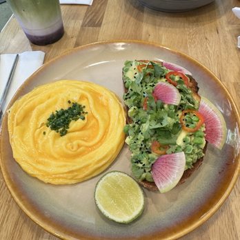 Camp Cove - Soft scrambled eggs and avocado toast - Cafes Near Me - Sacramento, California