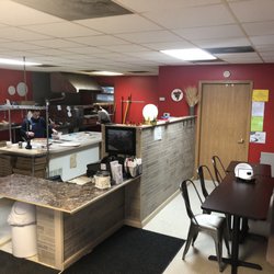 Ladoga Pizza King - Cozy Dining Area