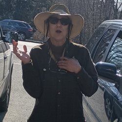 164th Street Artesian Well - Smoking next to non-smokers, police don't react