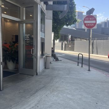 Wake And Late - Outside - Breakfast & Brunch Near Me - Los Angeles, California