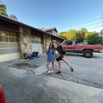 Delauders BBQ - Outside - Barbeque Near Me - Sevierville, Tennessee Delauders BBQ - Outside - Barbeque Near Me - Sevierville, Tennessee