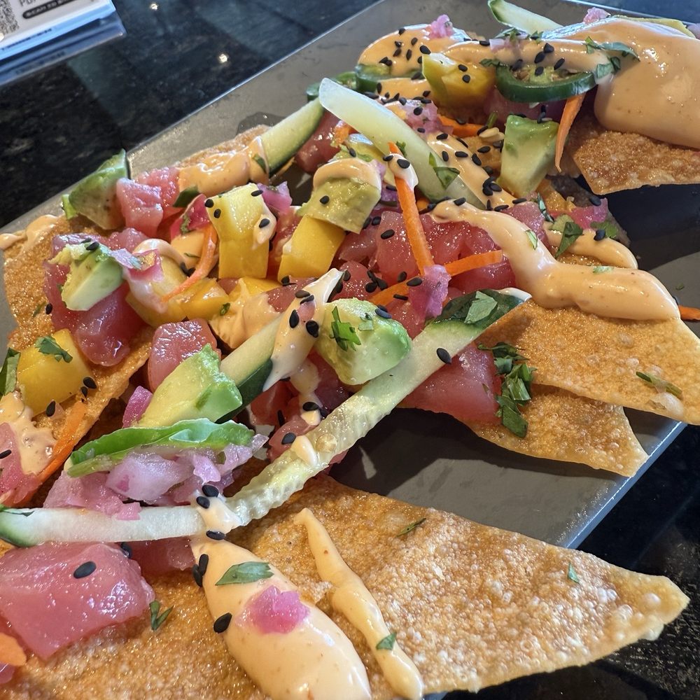 Tuna poke with wonton chips app Tuna poke with wonton chips app