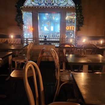 Melrose On Adelaide - Interior - Cocktail Bars Near Me - Toronto, Ontario