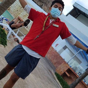 Sunset Royal Beach Resort - Miguel is the man that handles some of everything - Resorts Near Me - Cancún, ROO Sunset Royal Beach Resort - Miguel is the man that handles some of everything - Resorts Near Me - Cancún, ROO
