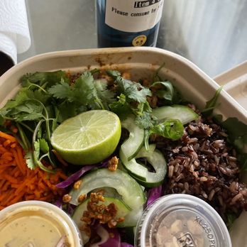 sweetgreen - Healthy Salads, Wraps, and Bowls - Crispy Rice Bowl - Salad Near Me - Greenbrae, California