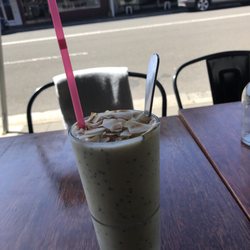 Kizmet Cafe - Coconut & Mango Smoothie!