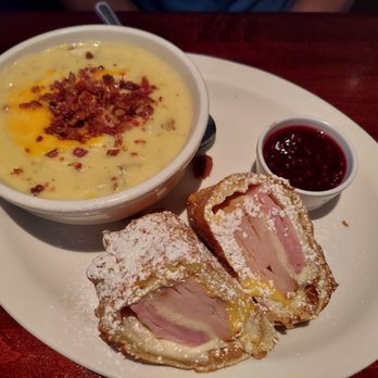 Cheddar's Scratch Kitchen - Monte Cristo w/ Raspberry Preserves and Potato Soup - American Near Me - Colorado Springs, Colorado
