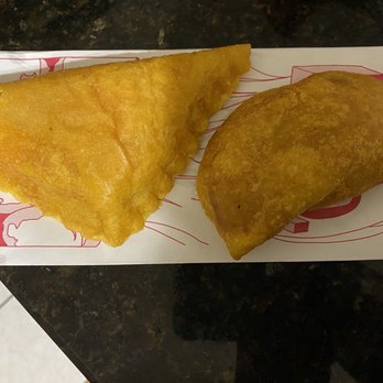 Noches De Colombia Restaurant & Bar - Beef empanada and cheese empanada - Colombian Near Me - Hackensack, New Jersey