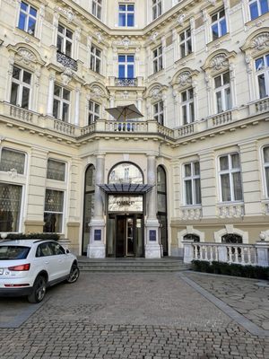 Grandhotel Pupp by null