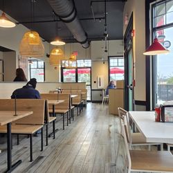 MOOYAH Burgers, Fries & Shakes - Dining Room