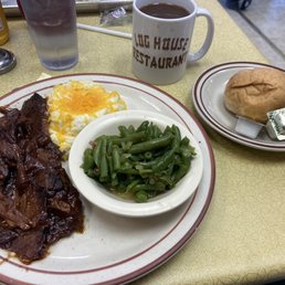 OMG!  Beef brisket, cheesy 'tators and beans!  And a rolll!  For $8.25?  This is the best restaurant in the world!