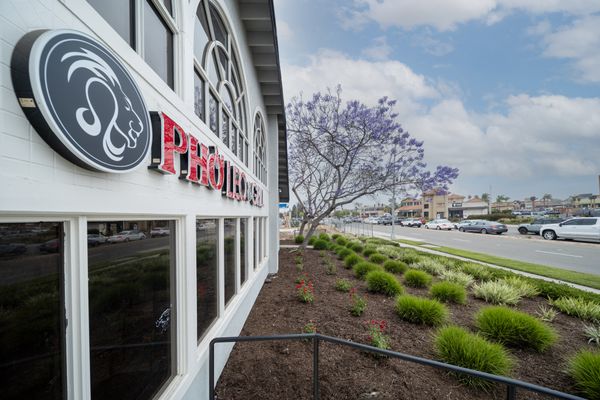 Pho Leo & Grill by null