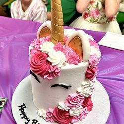 Creative Crumbs - Isn't the cake beautiful? And, it tasted great too.