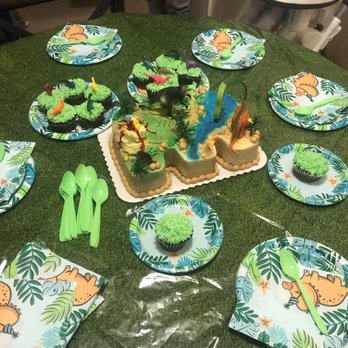 Lindmair Bakery - The cake was made by them, I made the cupcakes - Bakeries Near Me - Riverside, California Lindmair Bakery - The cake was made by them, I made the cupcakes - Bakeries Near Me - Riverside, California