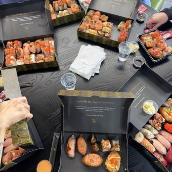 FOB Poke Bar - Sushi Bars Near Me - Tukwila, Washington
