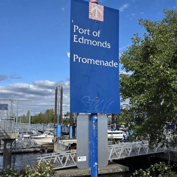 Marina Beach Park - Sign indicating walking path - Parks Near Me - Edmonds, Washington Marina Beach Park - Sign indicating walking path - Parks Near Me - Edmonds, Washington