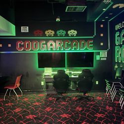 UH Student Center Games Room - Gaming PC setup + PlayStation 5