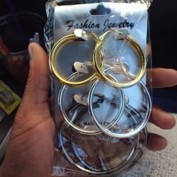 Hollywood Beauty Supply - Same ole favorite pair of earrings $1
