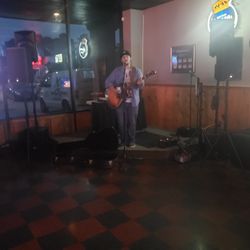 Leslie's Sports Bar