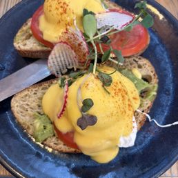 Eggs Benedict add tomato