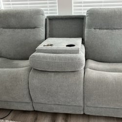 Rooms To Go - Reclining couch