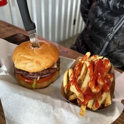 Milochosientos 88 - This is the chiff burger and does not disappoint, its fresh and delicious!!!