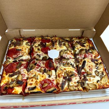 Jet's Pizza - Pizza Near Me - Missouri City, Texas
