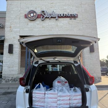 Shipley Do-Nuts - Good morning as we are getting Father's Day celebration ready! - Donuts Near Me - AUSTIN, Texas