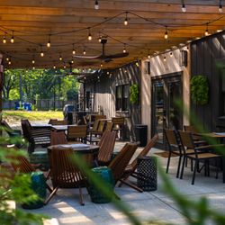 Solasta Winery - Outdoor patio area with clear roof