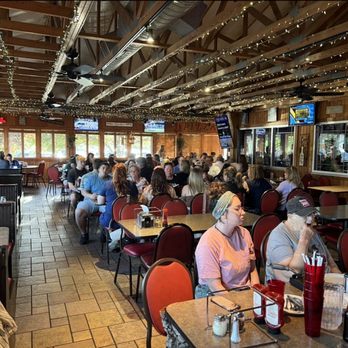 Cemenos Pizza - Main dining area - Pizza Near Me - Joliet, Illinois Cemenos Pizza - Main dining area - Pizza Near Me - Joliet, Illinois