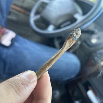 Wellgreens - I just went in for a blunt and I'm soooo sad ! I literally just throw it away  not the first time I don't recommend this band - Cannabis Dispensaries Near Me - Chula Vista, California