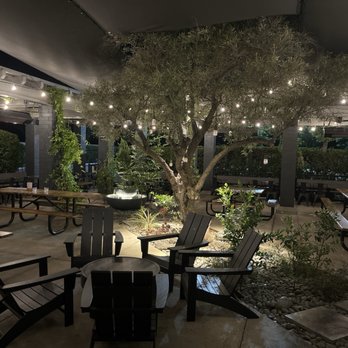 Eureka! - Patio dining area - American Near Me - Clovis, California