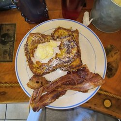 School House Cafe - Good food but be prepared to wait