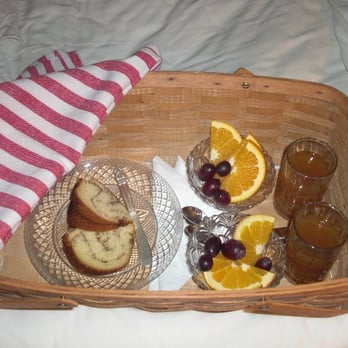 Sherburne Inn - Breakfast Basket - Hotels Near Me - Nantucket, Massachusetts