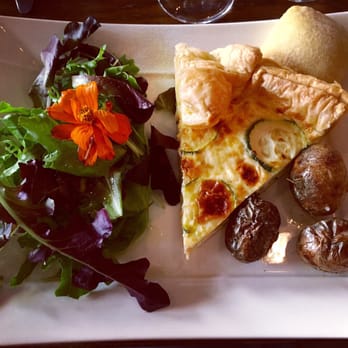Le Petit Chalet - Tarte du jour = saumon, courgettes et zestes de citron - Desserts Near Me - Nice, 06 Le Petit Chalet - Tarte du jour = saumon, courgettes et zestes de citron - Desserts Near Me - Nice, 06