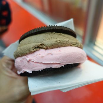 Bruster's Real Ice Cream - Ice Cream Sandwich - Ice Cream & Frozen Yogurt Near Me - Knoxville, Tennessee