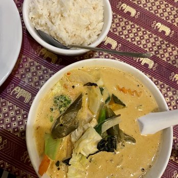 Naung Mai Thai Kitchen - Red Curry with Chicken and Jasmine Rice (spicy) - Thai Near Me - Hilo, Hawaii