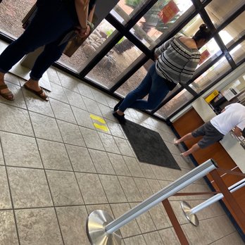 Wells Fargo Bank - 5 business customers waiting forever. 8 regular customers. Business customers were completely ignored. - Banks & Credit Unions Near Me - Tucson, Arizona