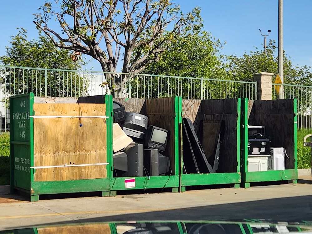 HOUSEHOLD HAZARDOUS WASTE COLLECTION CENTER Updated March 2024 12 HOUSEHOLD HAZARDOUS WASTE COLLECTION CENTER Updated March 2024 12