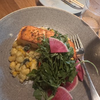 Earls Kitchen + Bar - Nicely seared salmon-pretty plate - New American Near Me - Nashville, Tennessee Earls Kitchen + Bar - Nicely seared salmon-pretty plate - New American Near Me - Nashville, Tennessee