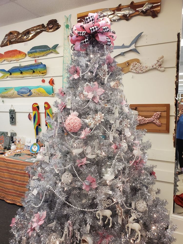 TRIM A TREE Updated September 2024 22 Photos 2601 S McKenzie St