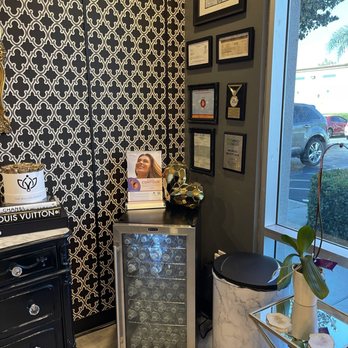 Bronzed Beauty Bar - Nice cold water and coffee area for all their clients. - Spray Tanning Near Me - Chino, California Bronzed Beauty Bar - Nice cold water and coffee area for all their clients. - Spray Tanning Near Me - Chino, California