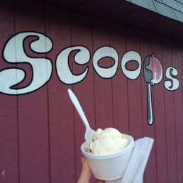"Small" size: Deep Sea Treasure (sea salted caramel) plus Cannoli (mascarpone, cannoli chunks, chocolate chips). Yum!