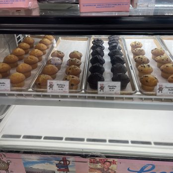 Leonard's Bakery - Bakeries Near Me - Honolulu, Hawaii