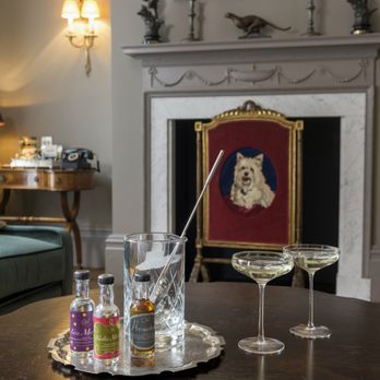 Seymour's Parlour - In-Room Cocktails - Cocktail Bars Near Me - London, XGL Seymour's Parlour - In-Room Cocktails - Cocktail Bars Near Me - London, XGL