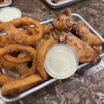 Billy Roys Burger - Onion Rings and Garlic Pepper Wings - Burgers Near Me - Fremont, California