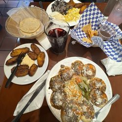 Casa de Las Garnachas & Beer - Garnachas, platanos Fritos, y desayuno Salvadoreño