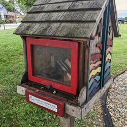 Little Free Library - Little Free Library, Memorial Park, Luna Pier