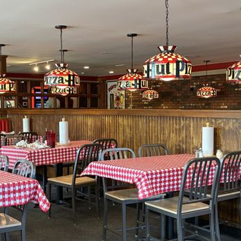 Pizza Hut - Retro Pizza Hut Dining Room - Pizza Near Me - Egg Harbor Township, New Jersey