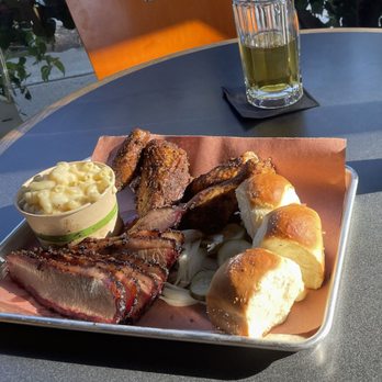 Heads And Tails Barbecue - Brisket, chicken, bread, Mac and cheese, beer - Barbeque Near Me - Berkeley, California